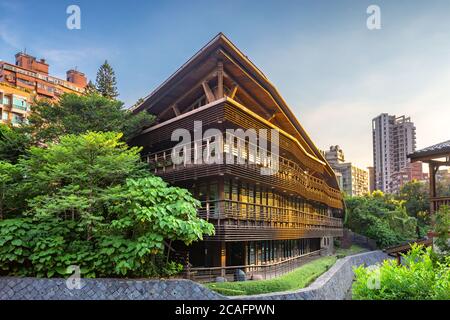 vue sur le coucher du soleil de la bibliothèque à beitou, taipei, taïwan Banque D'Images