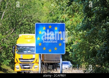 Image symbolique du commerce dans l'UE : camion à la frontière franco-allemande entre la Lorraine et le Palatinat Banque D'Images