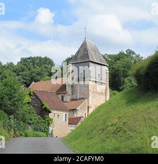 Église Saint Genest dans le village de Lavardin membre des plus Beaux villages de France, Loir et cher, France Banque D'Images