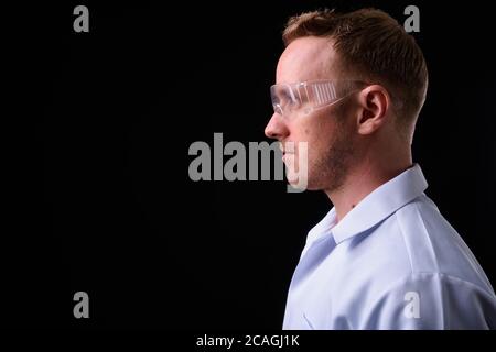 Portrait d'un beau homme blond médecin comme scientifique Banque D'Images