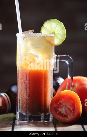 Tequila Sunrise est un cocktail à base de tequila, de jus d'orange et de sirop de grenadine Banque D'Images