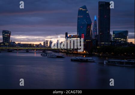 Londres au lever du soleil avec le Shard en vue, Londres Banque D'Images