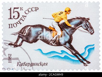 Le timbre imprimé en URSS montre une course de chevaux, avec l'inscription 'Kabadian (race de cheval)', de la série 'Equestrian Sport' Banque D'Images