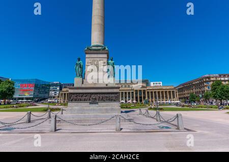 Schlossplatz ou place du Château avec Lubiläumssäule, dans le centre-ville, Stuttgart, Etat fédéral du Bade-Wurtemberg, Allemagne du Sud, Europe Banque D'Images