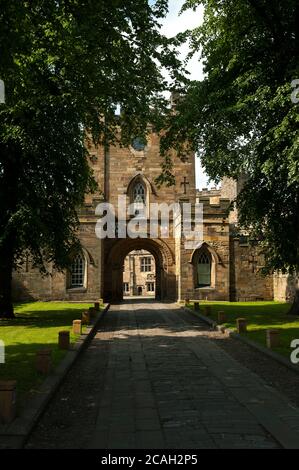 Entrée au château de Durham dans la ville cathédrale de Durham, comté de Durham, Angleterre. Banque D'Images