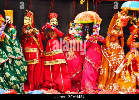 Marionnettes indiennes traditionnelles du Rajasthani Banque D'Images