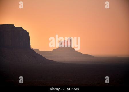 Magnifique paysage de mesas dans Monument Valley, Arizona - Etats-Unis Banque D'Images