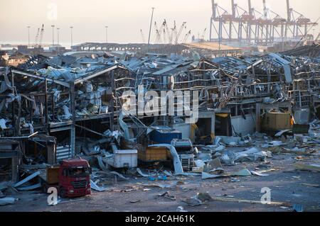 Beyrouth, Liban, 6 août 2020. Conséquences de l'explosion de Beyrouth. La jeunesse libanaise et les bénévoles ramassant les déchets et aidant les gens. Le Banque D'Images