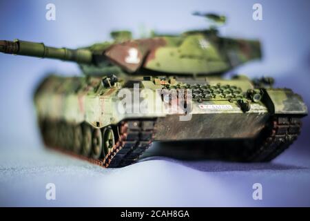 Modèle de char Tiger de la Seconde Guerre mondiale. Sur un arrière-plan isolé. Banque D'Images