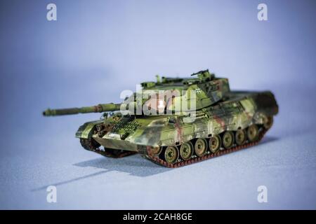 Modèle de char Tiger de la Seconde Guerre mondiale. Sur un arrière-plan isolé. Banque D'Images