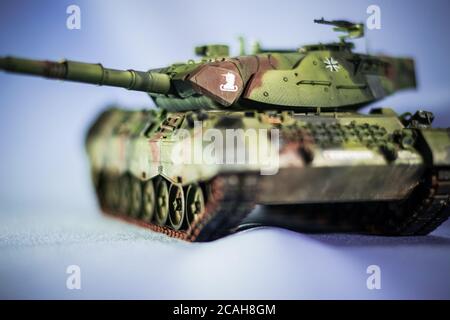 Modèle de char Tiger de la Seconde Guerre mondiale. Sur un arrière-plan isolé. Banque D'Images