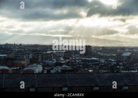 Dublin, Irlande - 31 décembre 2019 : vue d'ensemble de Dublin au coucher du soleil à Dublin, Irlande Banque D'Images