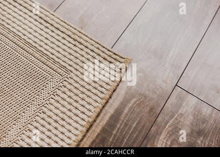 Parquet stratifié avec moquette beige doux Banque D'Images