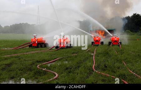 Kolkata, Inde. 06e août 2020. Aide ROBO les services d'incendie et d'urgence du Bengale occidental ont effectué un test d'acceptation de quatre véhicules de lutte contre l'incendie au terrain de parade de la Brigade de Kolkata. (Photo de Sandip Saha/Pacific Press) crédit: Pacific Press Media production Corp./Alay Live News Banque D'Images