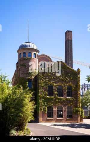 La tour maison sur le site de l'ancienne usine d'éclairage Vulkan dans le quartier d'Ehrenfeld, un ensemble de bâtiments nouveaux et classés au patrimoine, aujourd'hui un Banque D'Images