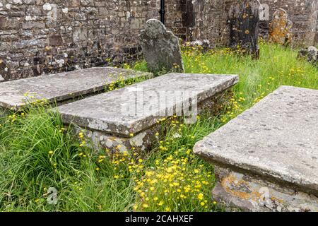 Parc national d'Exmoor - tombes et pierres tombales dans le cimetière de l'église Stoke Pero, Somerset Royaume-Uni Banque D'Images