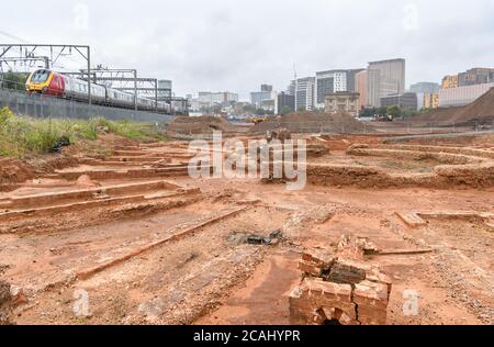 En 1837, Robert Stephenson a conçu un plateau tournant et un rond-point de chemin de fer découverts sur le site de la nouvelle gare HS2 à Curzon Street à Birmingham. La structure fait partie des vestiges de l'ancien Terminus du Grand Junction Railway. Peut-être le plus ancien exemple d'un tour de table de chemin de fer. Banque D'Images