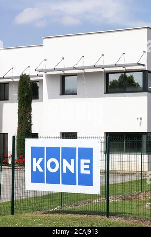 Saint Priest, France - 16 mai 2020 : Kone, fondée en 1910 en Finlande, est une société internationale d'ingénierie et de services Banque D'Images