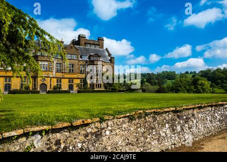 Jardins de Minterne, Minterne, Dorset. Un endroit pour faire une promenade tranquille. Banque D'Images