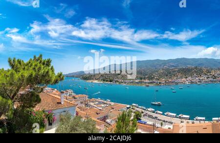 Poros dans une journée d'été en Grèce Banque D'Images