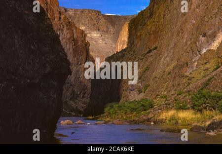 Owyhee River Canyon, Oregon du Sud-est, désormais une région sauvage et une rivière sauvage et pittoresque. La gorge étroite et raide dans la partie centrale de la rivière. Banque D'Images