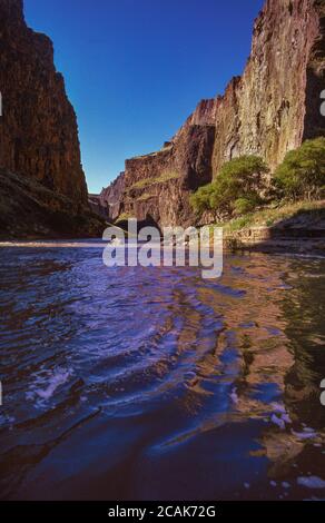 Owyhee River Canyon, Oregon du Sud-est, désormais une région sauvage et une rivière sauvage et pittoresque. La gorge étroite et raide dans la partie centrale de la rivière. Banque D'Images