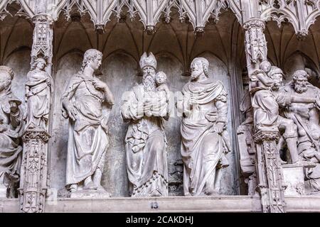 Christ présenté dans le Temple, mur du chœur , Cathédrale notre-Dame de Chartres, Chartres, France Banque D'Images