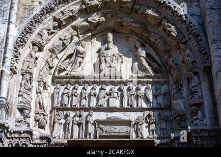 Portail royal en façade de la cathédrale notre-Dame de Chartres, Chartres, France Banque D'Images