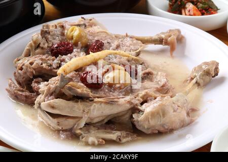 Cuisine coréenne. Samgyetang (soupe de poulet coréenne) Banque D'Images