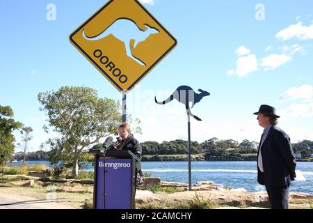 En photo : Ann Weldon, du Metropolitan local Aboriginal Land Council, donne le ‘Bienvenue au pays’. Sculpture à Barangaroo, présentée en partenariat Banque D'Images