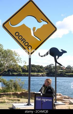 En photo : Ann Weldon, du Metropolitan local Aboriginal Land Council, donne le ‘Bienvenue au pays’. Sculpture à Barangaroo, présentée en partenariat Banque D'Images