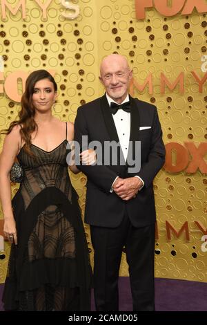LOS ANGELES - SEP 22 : Rebecca Banks, Jonathan Banks au Primetime Emmy Awards - arrivées au Microsoft Theatre le 22 septembre 2019 à Los Angeles, CA Banque D'Images