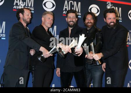 LAS VEGAS - 7 avril : Trevor Rosen, Brad Tursi, Matthew Ramsey, Geoff sprung, Whit Sellers, Old Dominion au 54ème Academy of Country Music Awards à la MGM Grand Garden Arena le 7 avril 2019 à Las Vegas, Nevada Banque D'Images