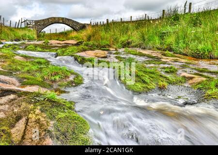 Pont Strines, pont Jack, Colden Water, Pennines, Yorkshire Banque D'Images