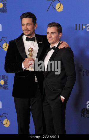 LOS ANGELES - 7 JANVIER : James Franco, Dave Franco à la 75e salle de presse Golden Globes à l'hôtel Beverly Hilton le 7 janvier 2018 à Beverly Hills, CA Banque D'Images