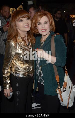 LOS ANGELES - 10 JANVIER : Judy Tenuta, Kat Kramer à la nuit d'ouverture de la rétrospective et de l'exposition Batman de Batman '66 au Hollywood Museum le 10 janvier 2018 à Los Angeles, CA Batman '66 nuit d'ouverture de la rétrospective et de l'exposition Batman, le World Famous Hollywood Museum, Hollywood, CA 01-10-18 Banque D'Images