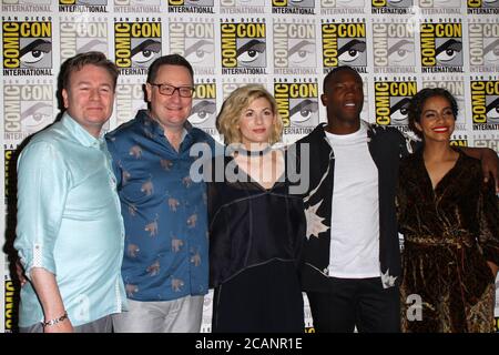 SAN DIEGO - juillet 19: Matt Strevens, Mandip Gill, Jodie Whittaker, Tokin Cole, Chris Chibnal au Docteur qui: BBC America - 2018 SDCC - jeudi au Comic-con International le 19 juillet 2018 à San Diego, CA Banque D'Images