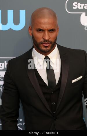 LOS ANGELES - 11 JANVIER : Ricky Whittle au 23e prix du choix des critiques annuels à Barker Hanger le 11 janvier 2018 à Santa Monica, CA Banque D'Images