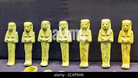 Égypte, le Caire, Musée égyptien, matériel funéraire trouvé dans la nécropole royale de Tanis : Ushabtis du prince Hornakht. Banque D'Images