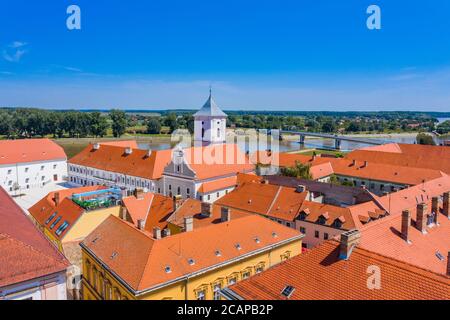 Vue aérienne de la vieille ville d'Osijek, place de la Sainte trinité à Tvrdja, Croatie Banque D'Images