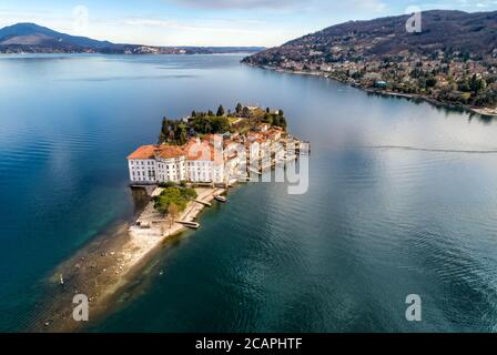 Vue aérienne de l'île Bella au lac majeur, est l'une des îles Borromées dans le Piémont du nord de l'Italie, Stresa, Verbania Banque D'Images