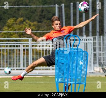 Heidenheim, Allemagne. 08 août 2020. David Otto prend le but du ballon au début de l'entraînement pour le club de deuxième division FC Heidenheim. Credit: Stefan Puchner/dpa/Alay Live News Banque D'Images