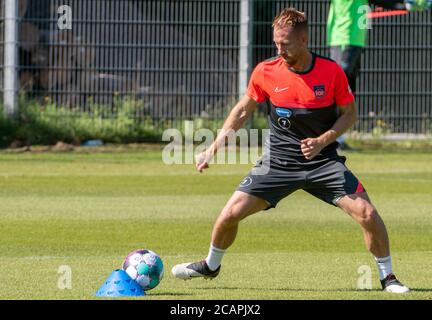 Heidenheim, Allemagne. 08 août 2020. Marc Schnatterer joue le ballon au lancement de l'entraînement du club de deuxième division FC Heidenheim. Credit: Stefan Puchner/dpa/Alay Live News Banque D'Images