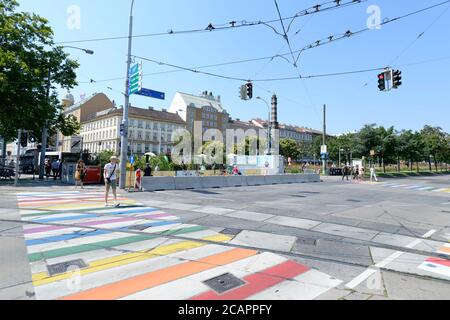 Vienne, Autriche. 8th août 2020. Le Gürtelfrische WEST transforme une ceinture près de la Westbahnhof en une salle de séjour et de loisirs temporaire avec une nouvelle et surprenante qualité de ville. Les activités récréatives et de loisirs jouent un rôle et acquièrent des expériences inhabituelles. Gürtelfrische WEST ouvre un champ d'expérimentation pour la conception alternative de l'espace urbain et invite les Viennois à s'attarder, à l'échange social et aux activités culturelles et de loisirs. Gürtelfrischerische West est un projet du Vice-Maire Vert de Viennan. Credit: Franz PERC / Alamy Live News Banque D'Images