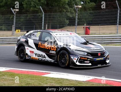 8 août 2020 ; Brands Hatch circuit, West Kingsdown, Kent, Angleterre ; Kwik Fit British Touring car Championship, journée de qualification ; Dan Cammish dans son Halfords Yuasa Racing Honda Civic Type R (FK8) pendant la pratique Banque D'Images