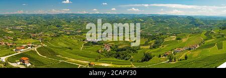 Vue de la Morra sur la cave de Barolo en Italie Banque D'Images