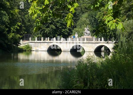 Jardins et parc Lazienki dans le centre de Varsovie en Pologne Banque D'Images
