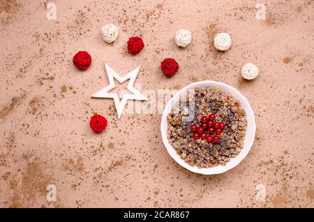 Kutya de Noël ukrainien sur table de fête. Porridge rituel de Noël fait de grains de blé. Banque D'Images