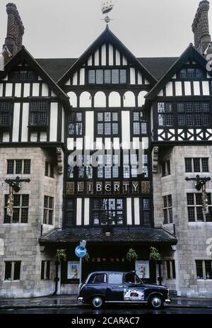Liberty ou Liberty's grand magasin sur Great Marlborough Street dans le West End de Londres. Angleterre, Royaume-Uni Banque D'Images