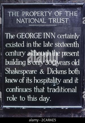 Le panneau de la maison publique George ou George Inn, Borough High Street, Southwark, Londres, Angleterre, Royaume-Uni Banque D'Images